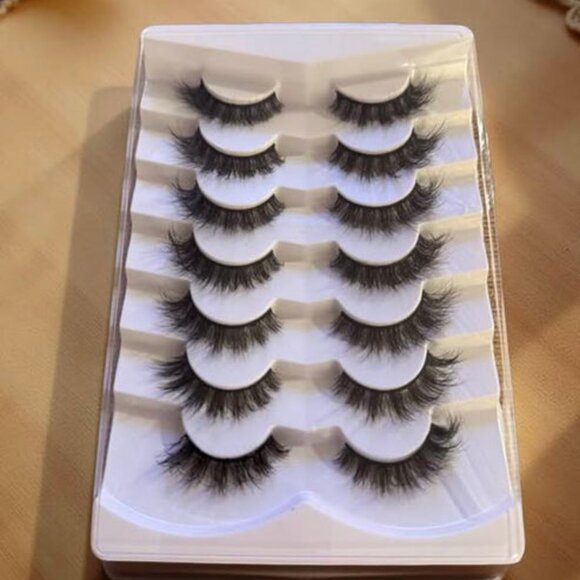 CURLY CC EYELASHES - Picture 1 of 1